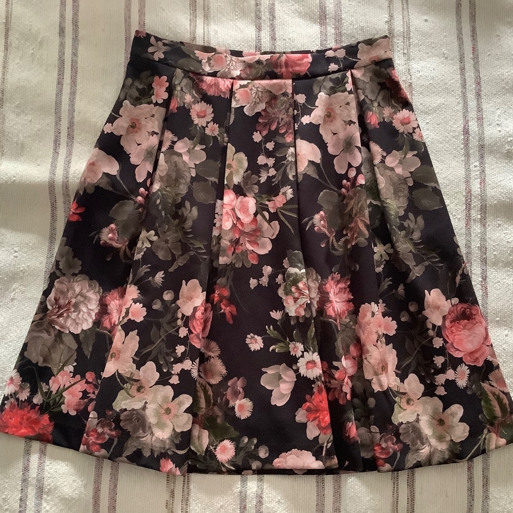 Tristan black floral full skirt size 8